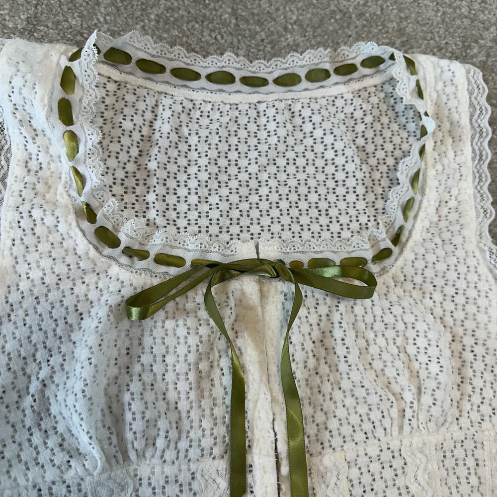 White Lace Crop Top Green Ribbon Bow Coquette Cottagecore Sleeveless Large - Picture 3 of 7